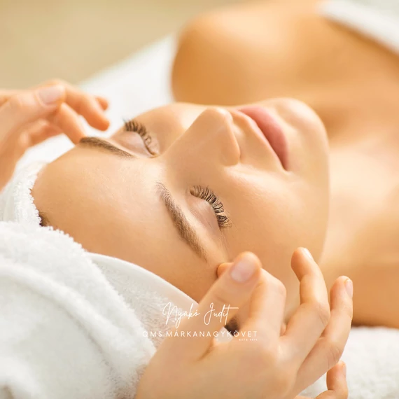 COLLAGEN RESTORE FACIAL – Luxusfiatalítás és kontúrfeszesítés (90 perc)